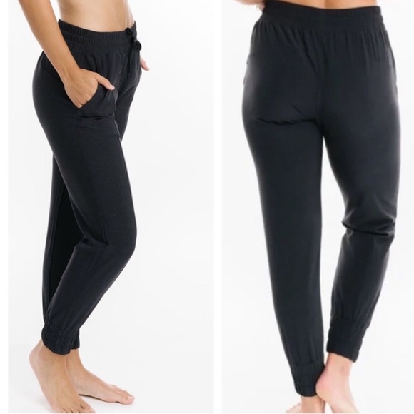 ZYIA Pants - Zyia Active Black Peak Zipper Joggers High Rise Gold Zipper Woman’s XXL